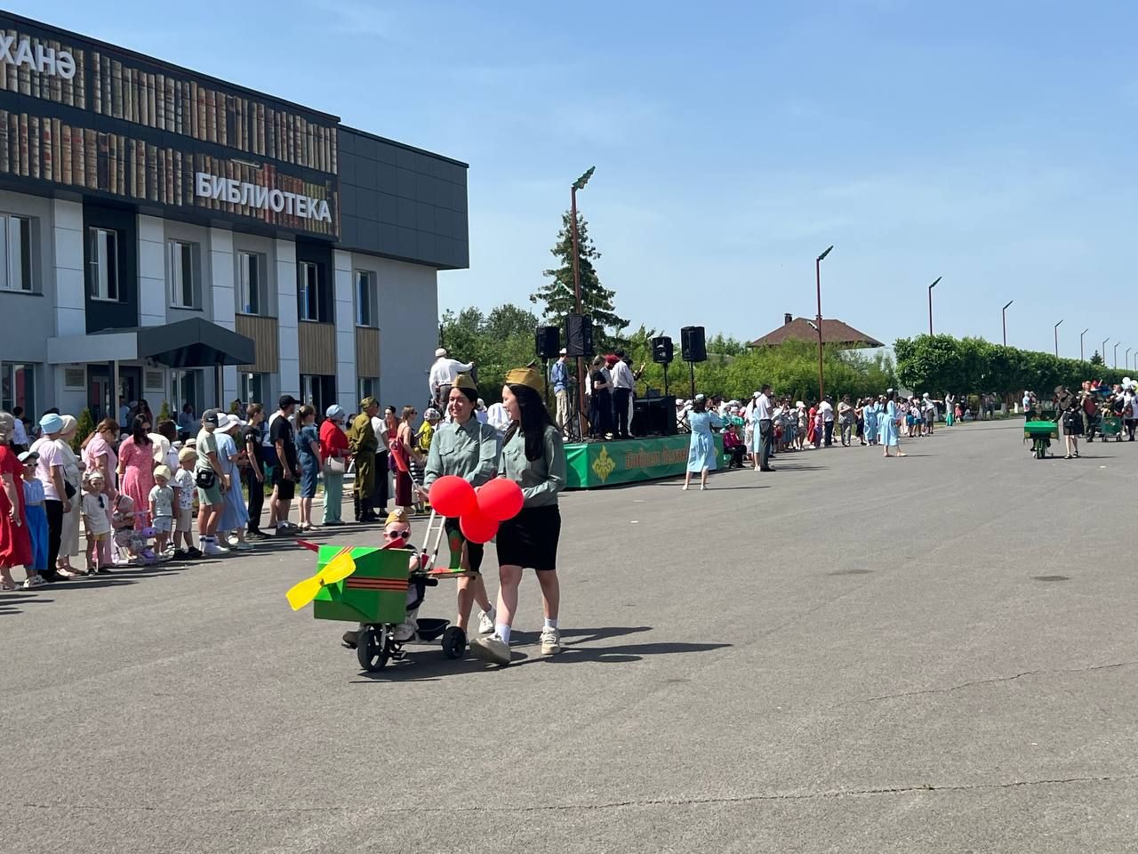Балаларны яклау көнендә Сабада коляскалар парады узды