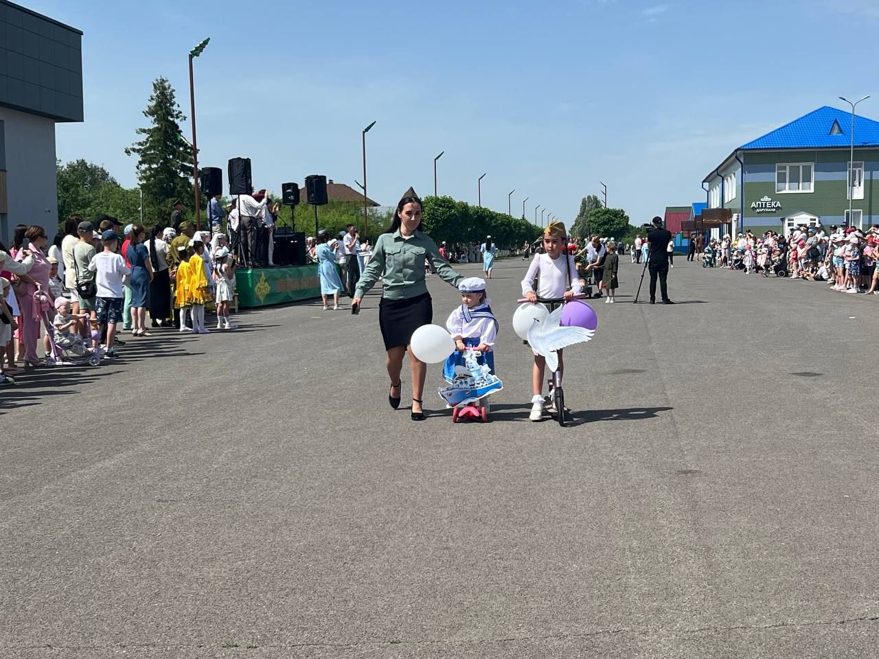 Балаларны яклау көнендә Сабада коляскалар парады узды