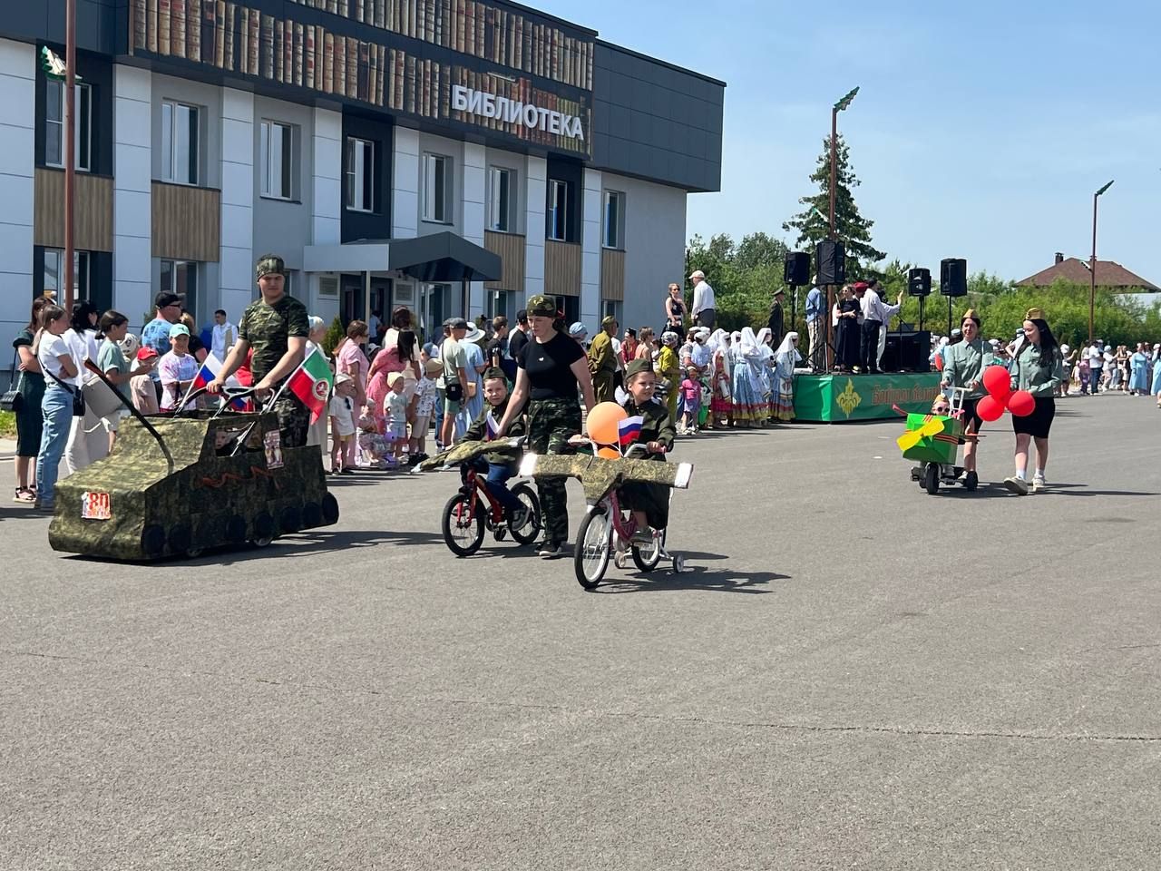 Балаларны яклау көнендә Сабада коляскалар парады узды