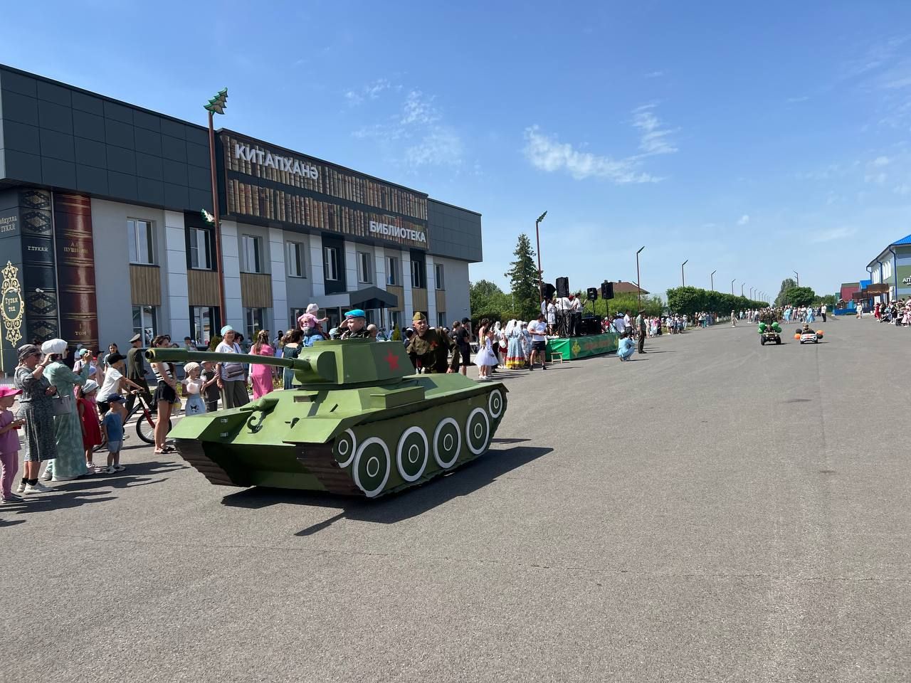 Балаларны яклау көнендә Сабада коляскалар парады узды