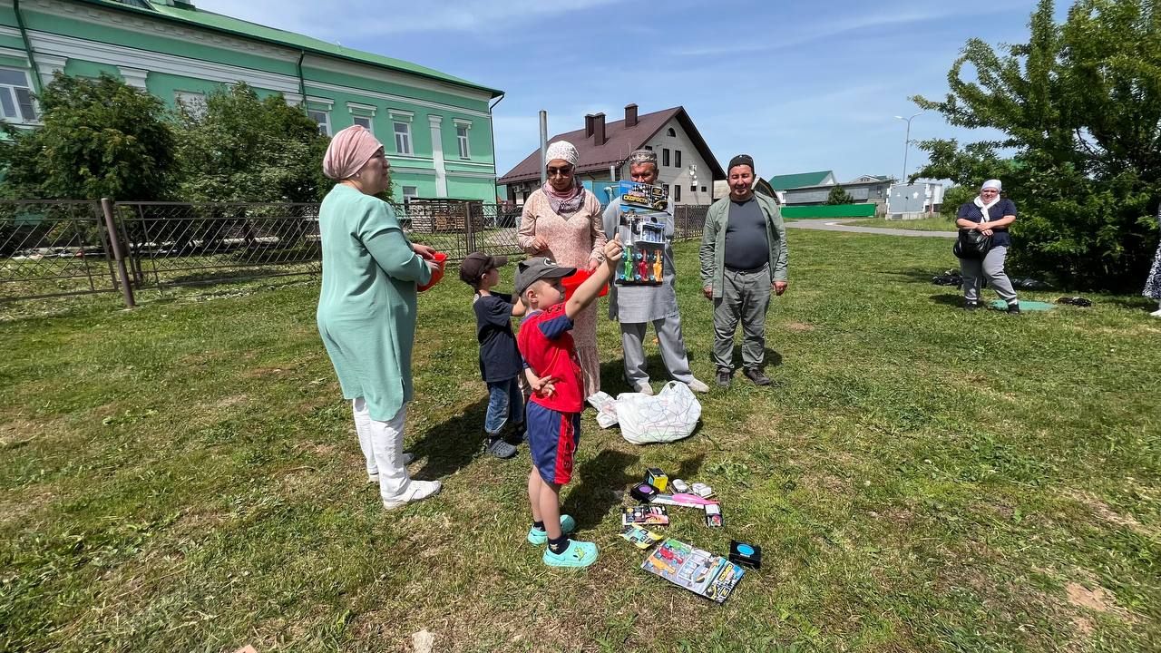 Саба мөхтәсибәте район социаль яклау идарәсе белән берлектә кайгыртуга мохтаҗ гаиләләрдә тәрбияләнүче балалар өчен җәйге бәйрәм уздырды