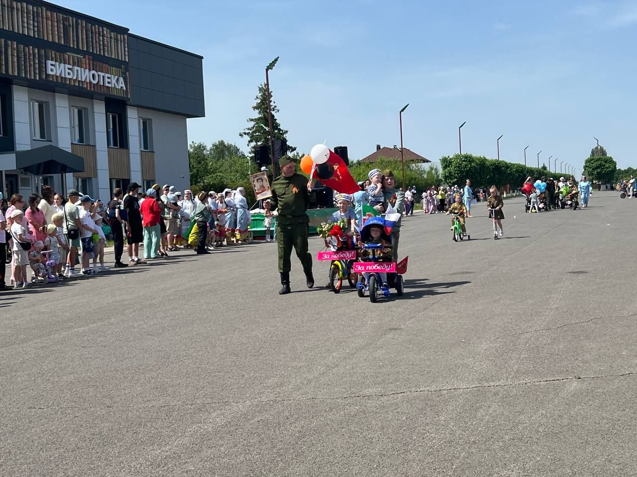Балаларны яклау көнендә Сабада коляскалар парады узды