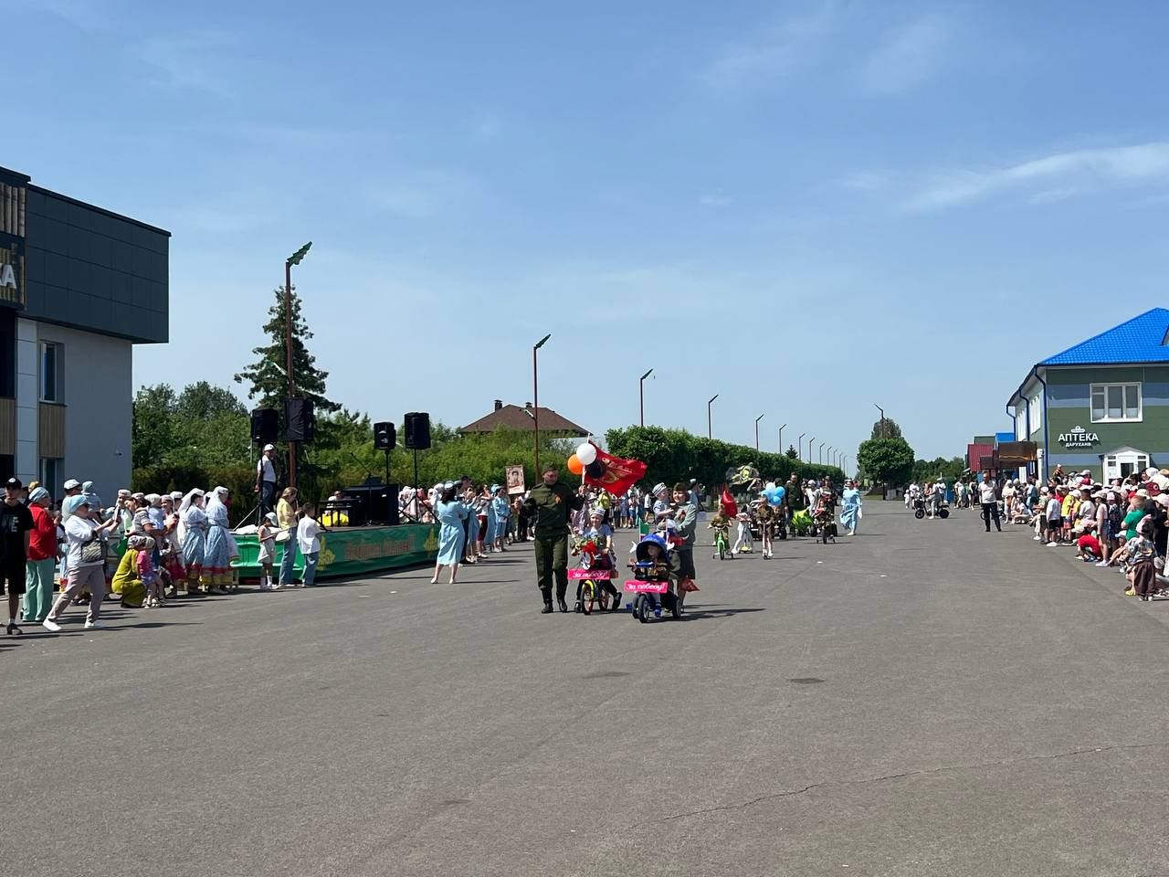 Балаларны яклау көнендә Сабада коляскалар парады узды