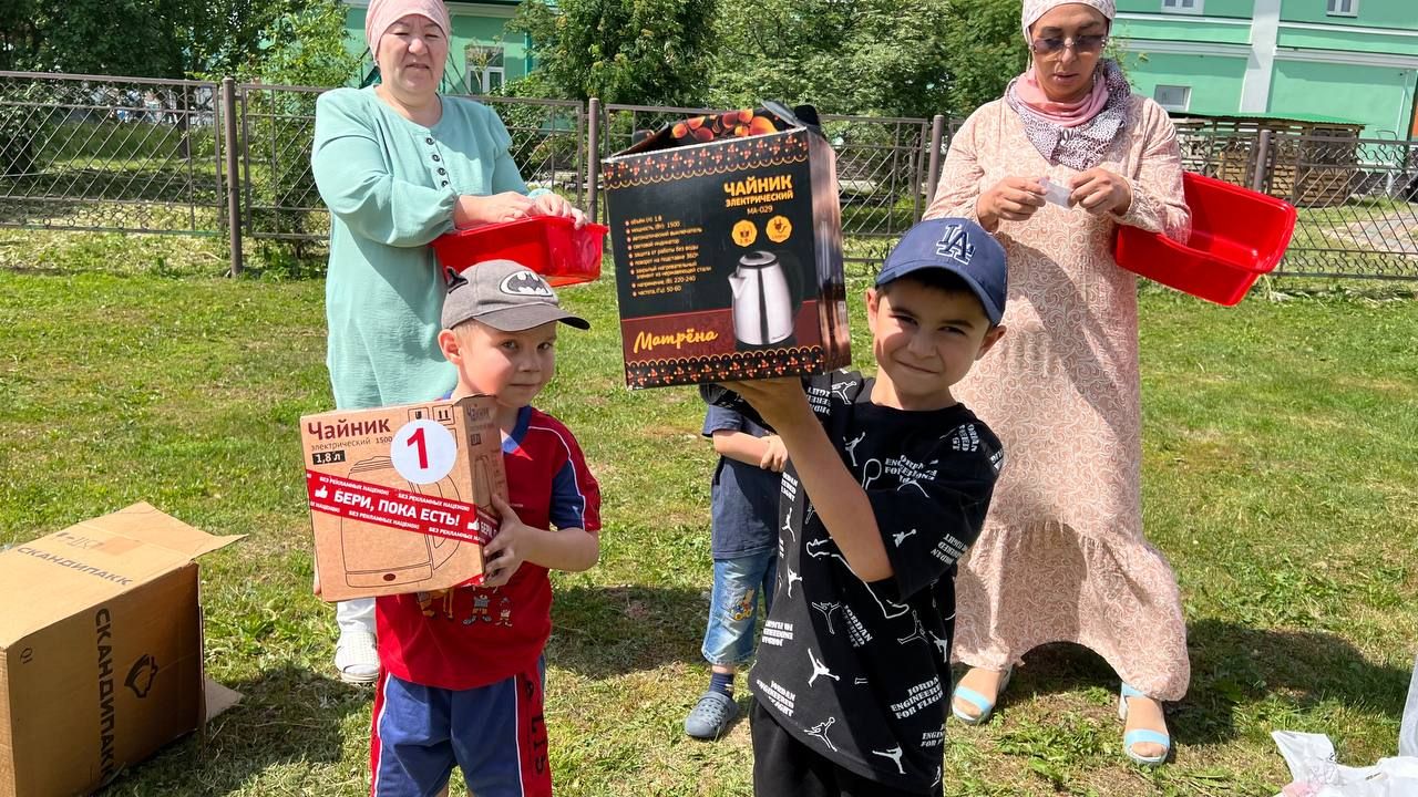 Саба мөхтәсибәте район социаль яклау идарәсе белән берлектә кайгыртуга мохтаҗ гаиләләрдә тәрбияләнүче балалар өчен җәйге бәйрәм уздырды