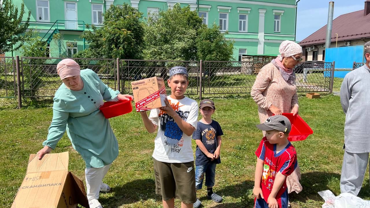 Саба мөхтәсибәте район социаль яклау идарәсе белән берлектә кайгыртуга мохтаҗ гаиләләрдә тәрбияләнүче балалар өчен җәйге бәйрәм уздырды
