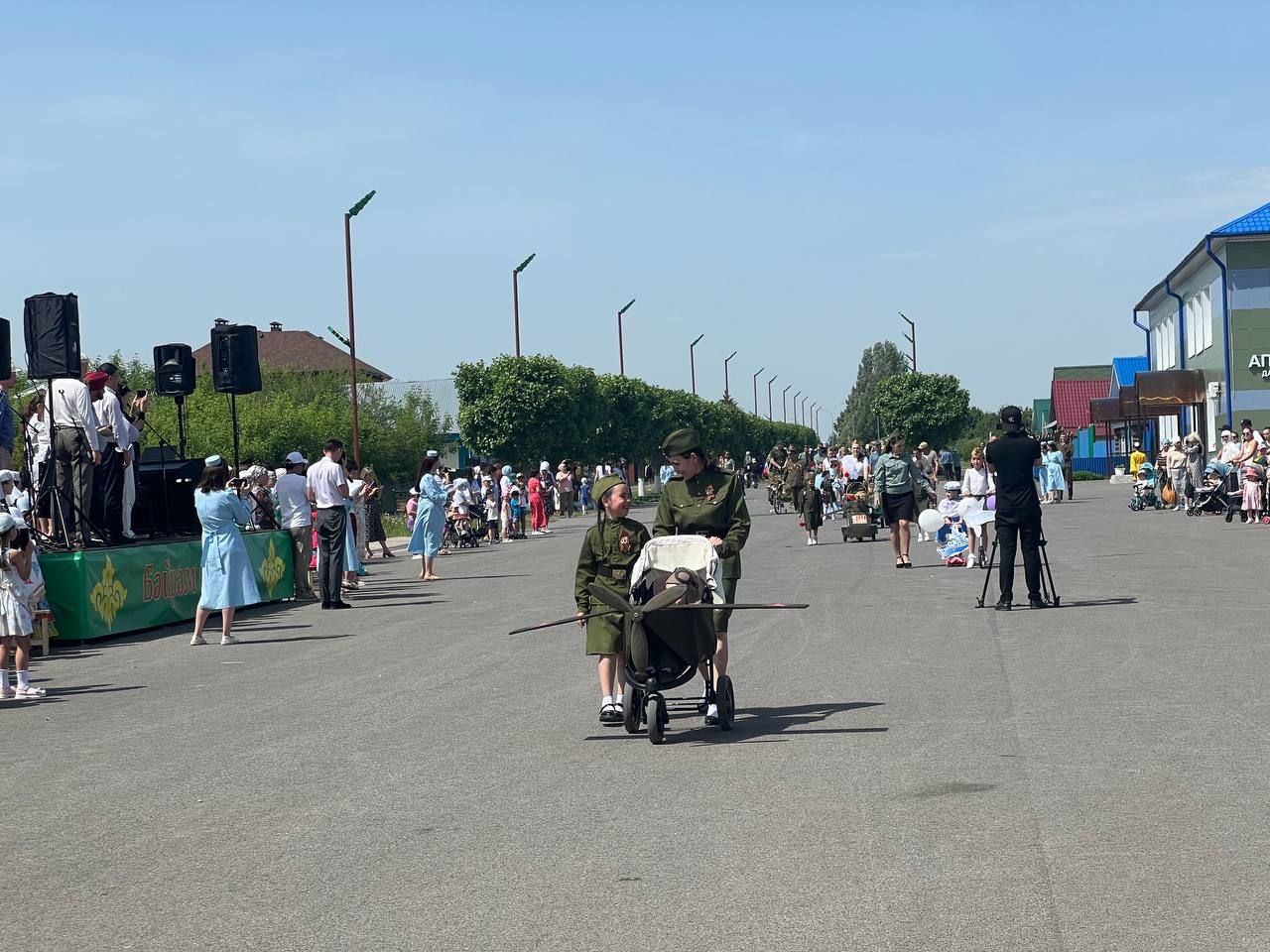 Балаларны яклау көнендә Сабада коляскалар парады узды