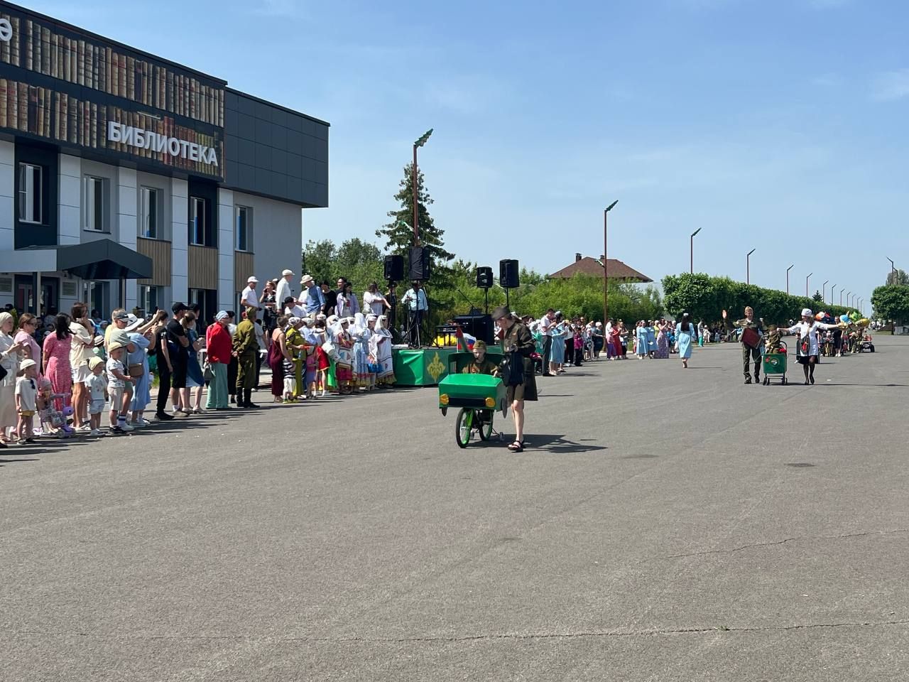 Балаларны яклау көнендә Сабада коляскалар парады узды