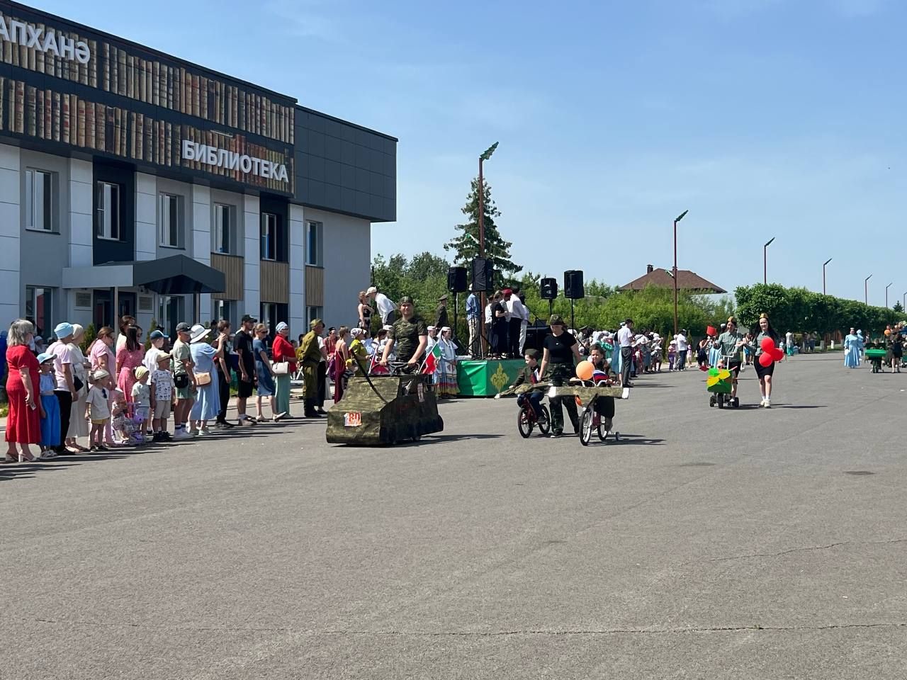 Балаларны яклау көнендә Сабада коляскалар парады узды