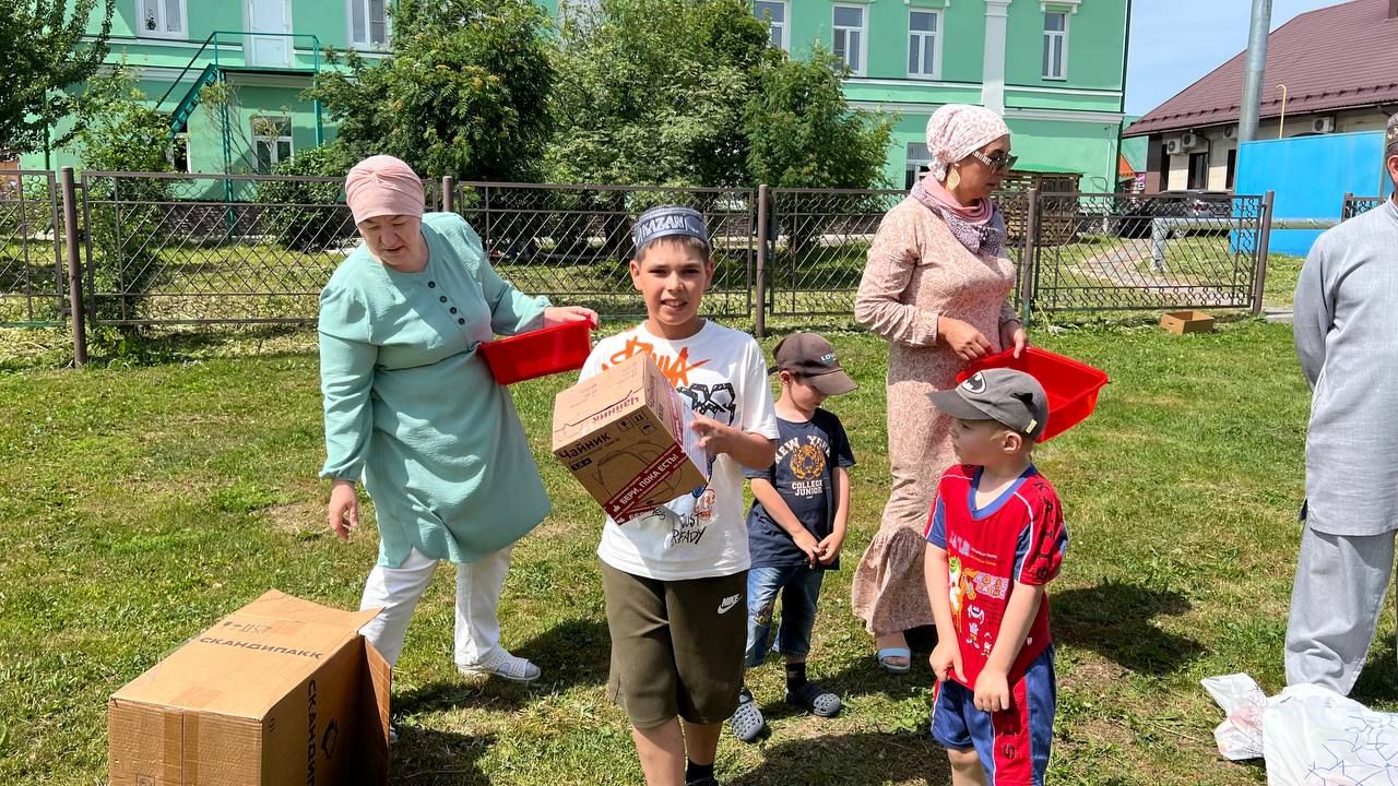Саба мөхтәсибәте район социаль яклау идарәсе белән берлектә кайгыртуга мохтаҗ гаиләләрдә тәрбияләнүче балалар өчен җәйге бәйрәм уздырды