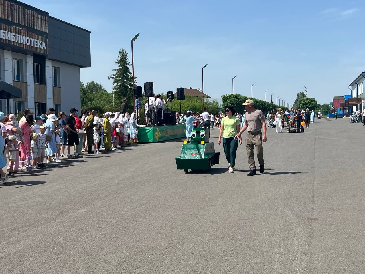 Балаларны яклау көнендә Сабада коляскалар парады узды