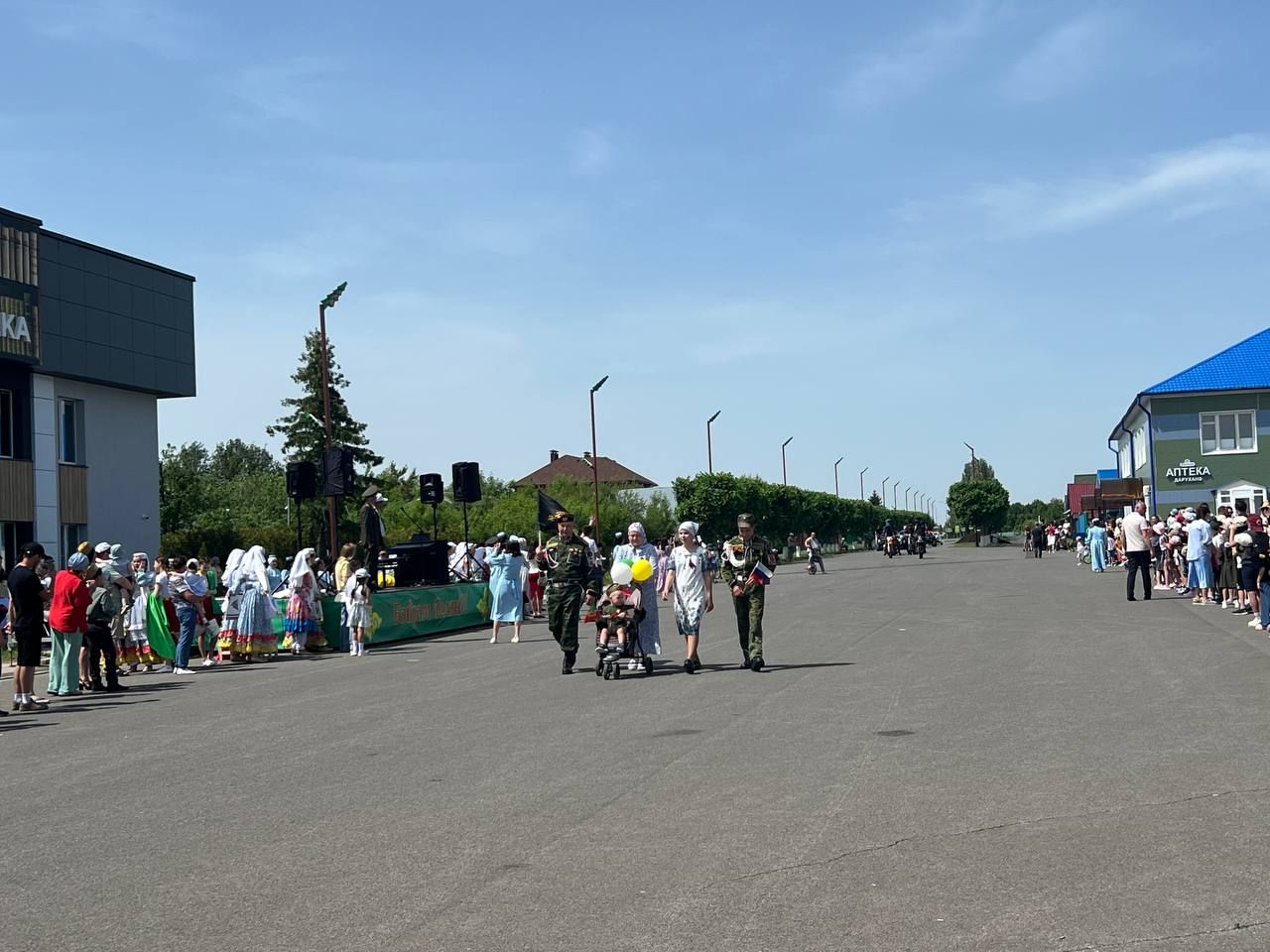 Балаларны яклау көнендә Сабада коляскалар парады узды