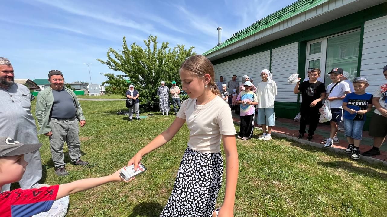 Саба мөхтәсибәте район социаль яклау идарәсе белән берлектә кайгыртуга мохтаҗ гаиләләрдә тәрбияләнүче балалар өчен җәйге бәйрәм уздырды