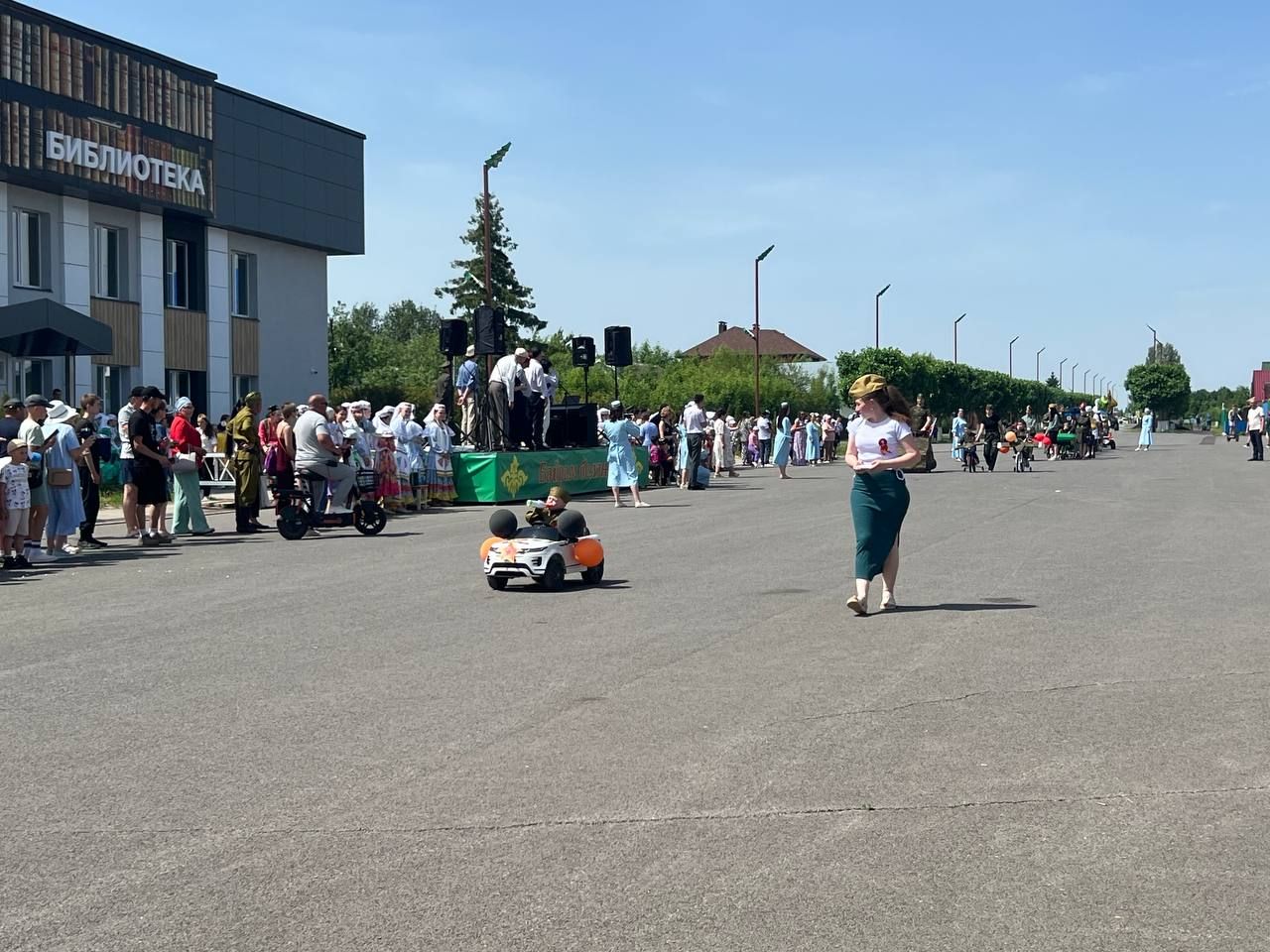 Балаларны яклау көнендә Сабада коляскалар парады узды