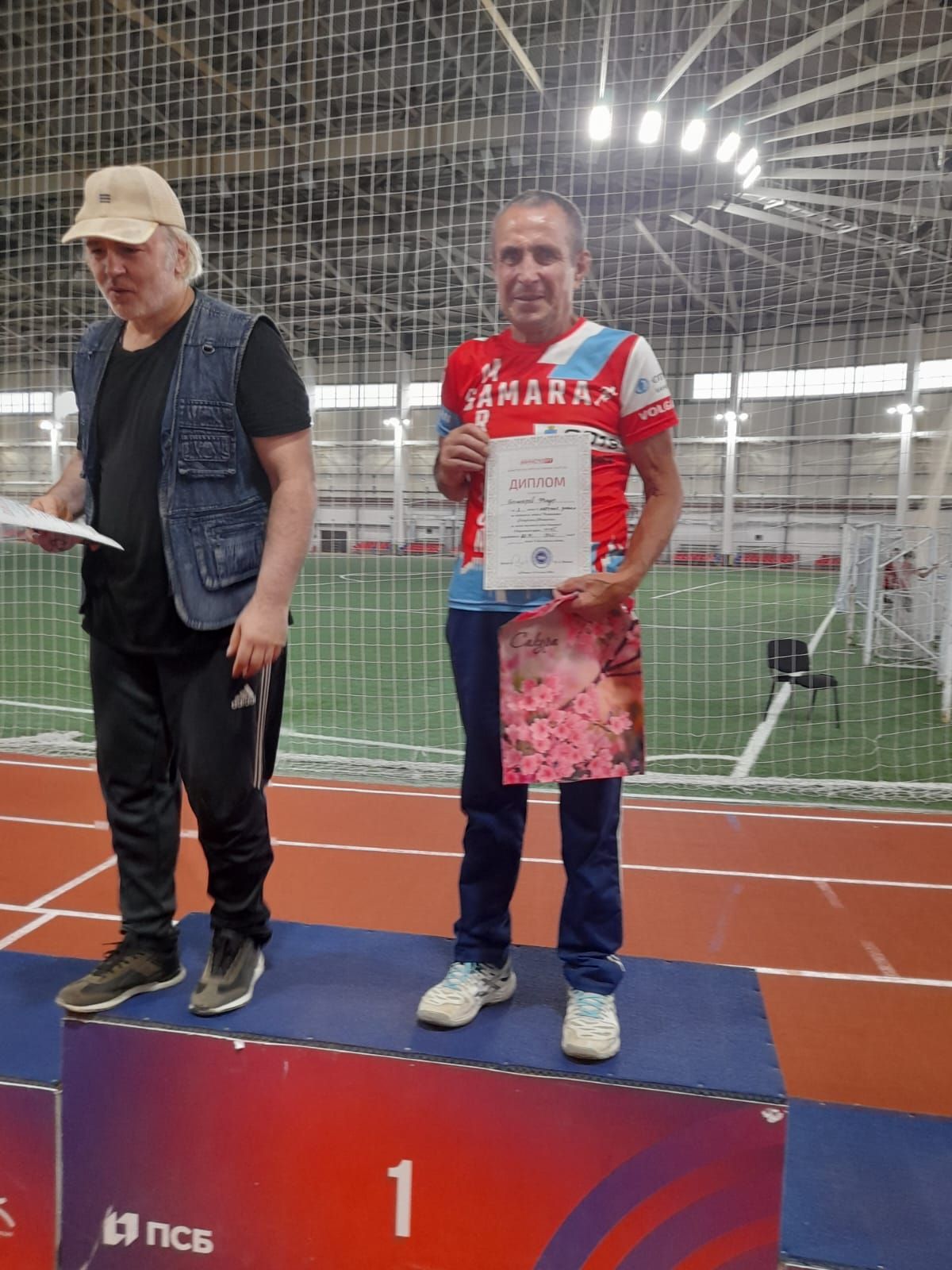 Казанда  җиңел  атлетика  тө­рен­нән  ветераннар  арасында   ачык  республика  чемпионатында райондашларыбыз беренчелекне яуладылар
