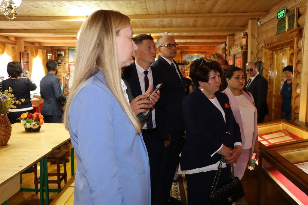 Сабада туган телләрне саклау һәм үстерү турында  сөйләштеләр