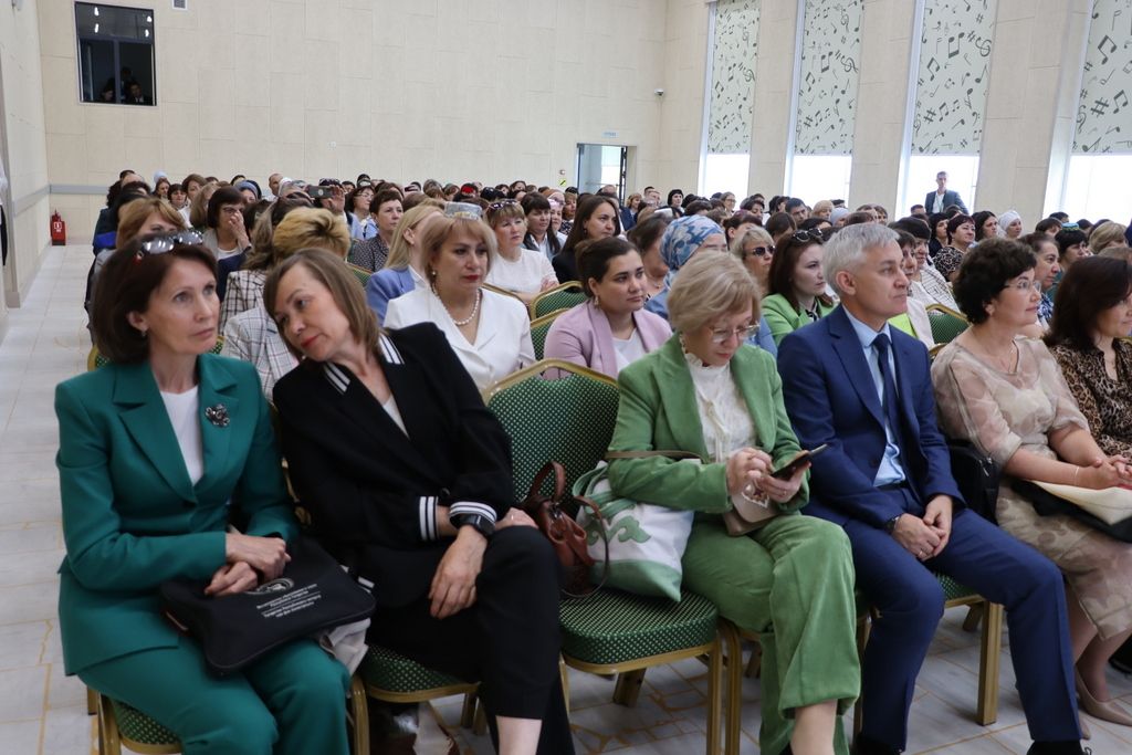 Сабада туган телләрне саклау һәм үстерү турында  сөйләштеләр