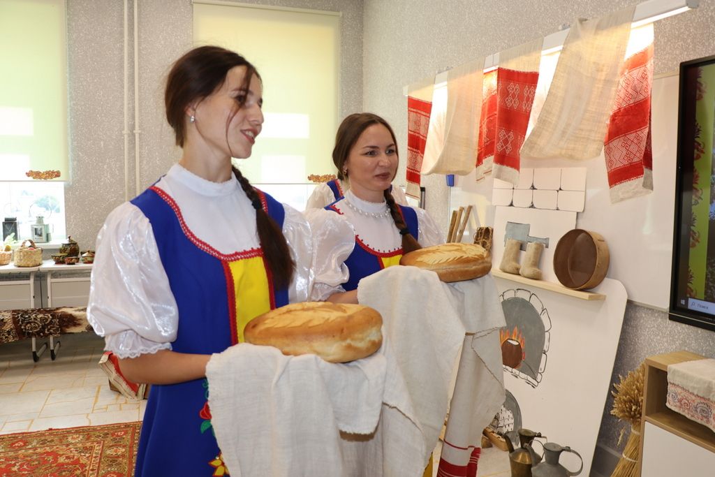 Сабада туган телләрне саклау һәм үстерү турында  сөйләштеләр