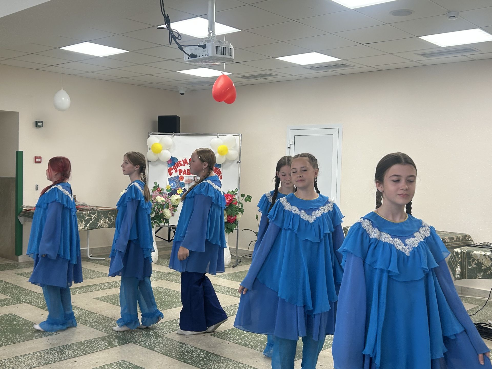 Социаль хезмәткәрләрне котладылар