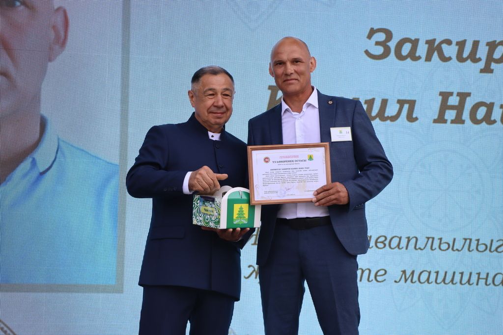 Республикабызның дәүләт һәм район  башлыгы  бүләкләренә лаек булучыларны, «Үз һөнәренең остасы» исеме  алучыларны хөрмәтләү  (фоторепортаж)
