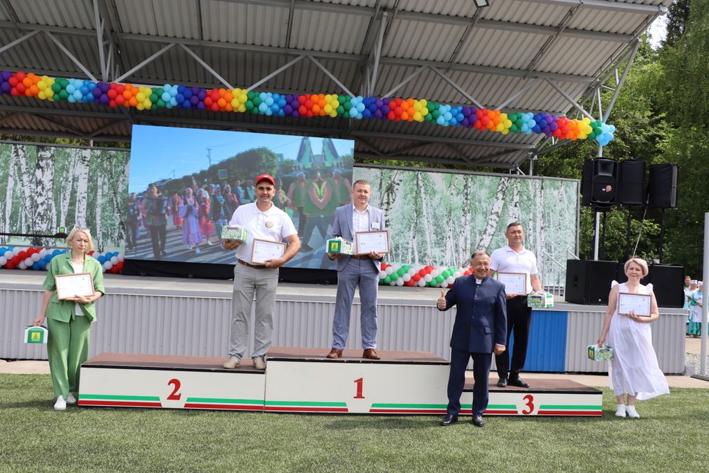 Республикабызның дәүләт һәм район  башлыгы  бүләкләренә лаек булучыларны, «Үз һөнәренең остасы» исеме  алучыларны хөрмәтләү  (фоторепортаж)