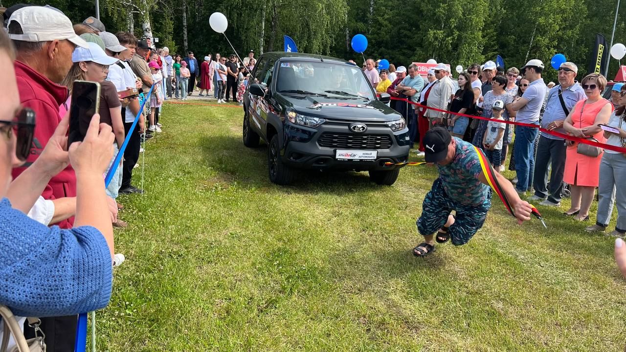 Саба Сабантуенда төп мәйданнан читтә төрле ярышлар үтте, балалар өчен аттракционнар, мастер-класслар эшләде