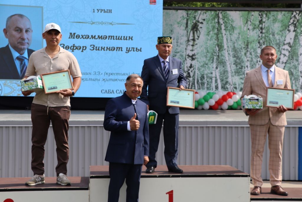 Республикабызның дәүләт һәм район  башлыгы  бүләкләренә лаек булучыларны, «Үз һөнәренең остасы» исеме  алучыларны хөрмәтләү  (фоторепортаж)