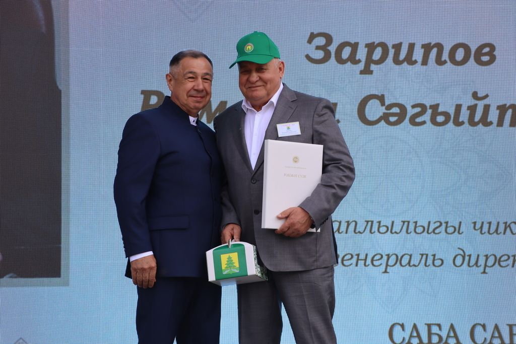 Республикабызның дәүләт һәм район  башлыгы  бүләкләренә лаек булучыларны, «Үз һөнәренең остасы» исеме  алучыларны хөрмәтләү  (фоторепортаж)