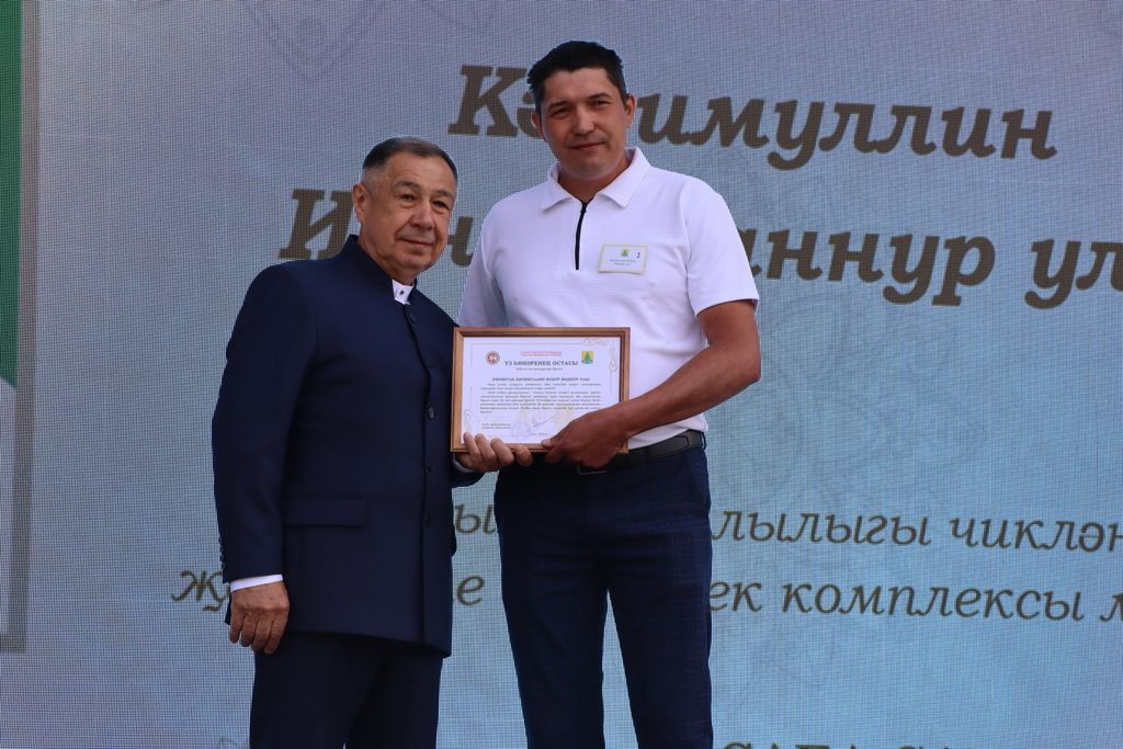 Республикабызның дәүләт һәм район  башлыгы  бүләкләренә лаек булучыларны, «Үз һөнәренең остасы» исеме  алучыларны хөрмәтләү  (фоторепортаж)