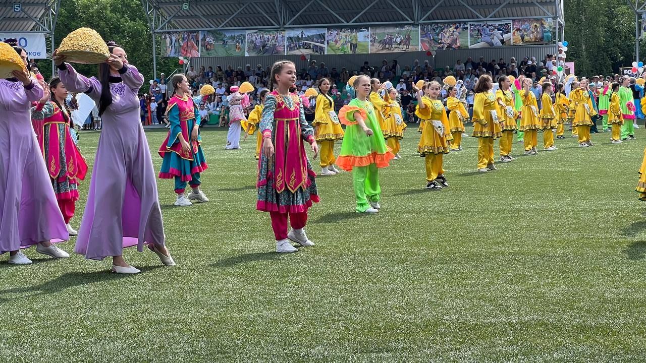Саба Сабантуенда төп мәйданнан читтә төрле ярышлар үтте, балалар өчен аттракционнар, мастер-класслар эшләде