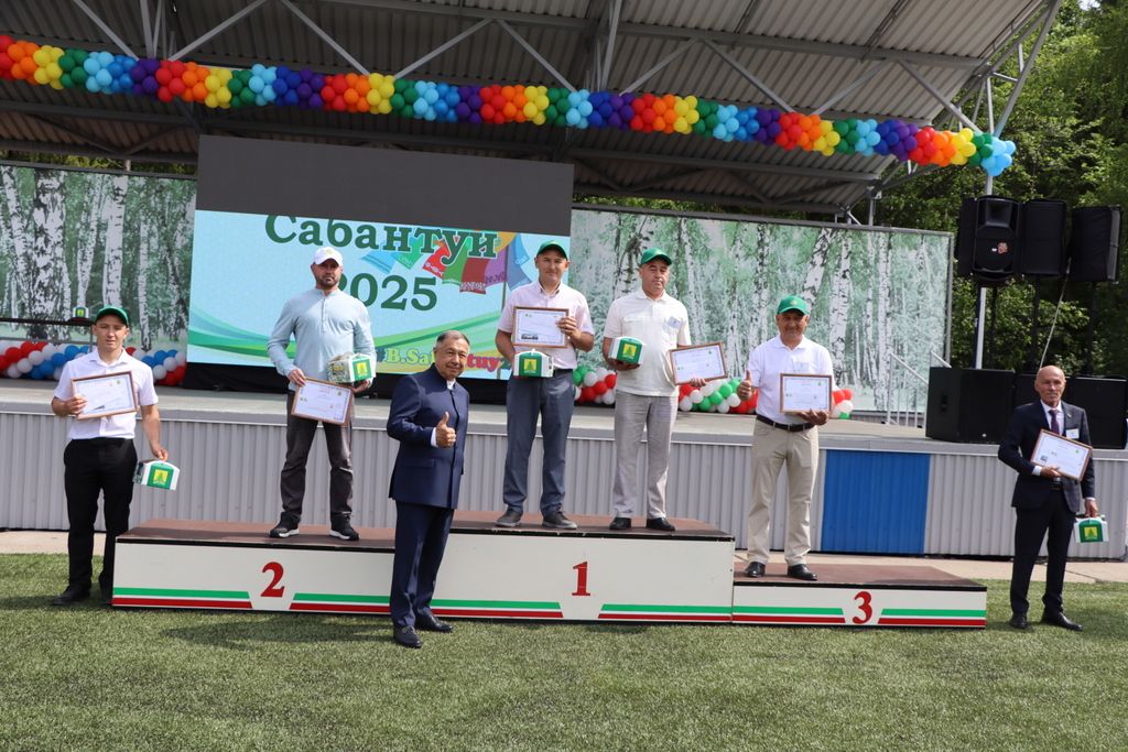 Республикабызның дәүләт һәм район  башлыгы  бүләкләренә лаек булучыларны, «Үз һөнәренең остасы» исеме  алучыларны хөрмәтләү  (фоторепортаж)