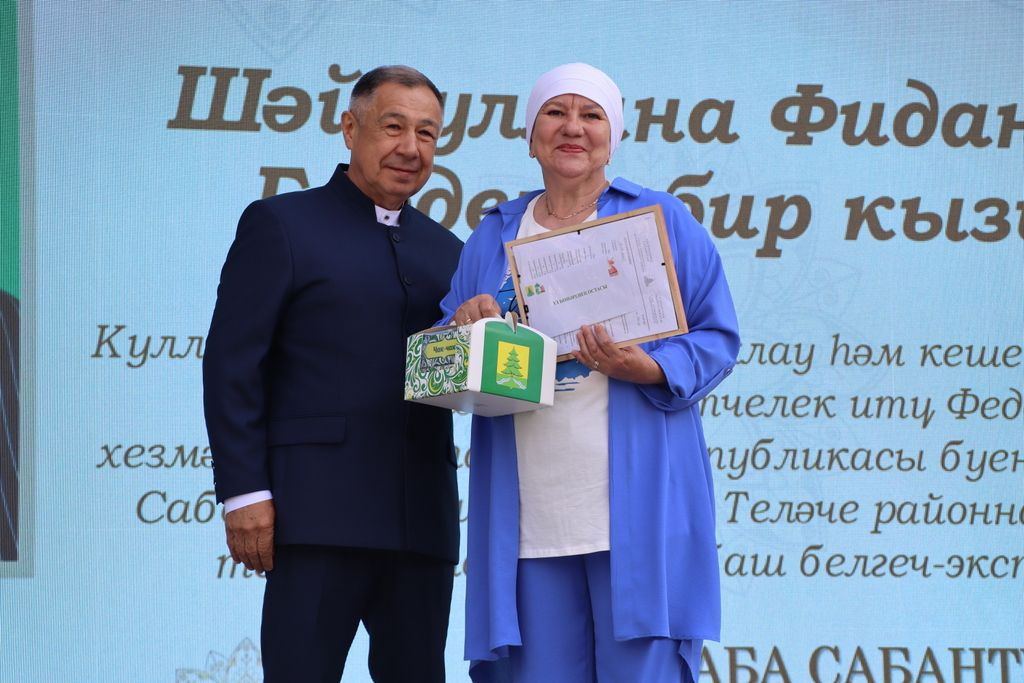 Республикабызның дәүләт һәм район  башлыгы  бүләкләренә лаек булучыларны, «Үз һөнәренең остасы» исеме  алучыларны хөрмәтләү  (фоторепортаж)