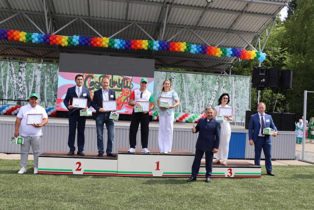 Республикабызның дәүләт һәм район  башлыгы  бүләкләренә лаек булучыларны, «Үз һөнәренең остасы» исеме  алучыларны хөрмәтләү  (фоторепортаж)
