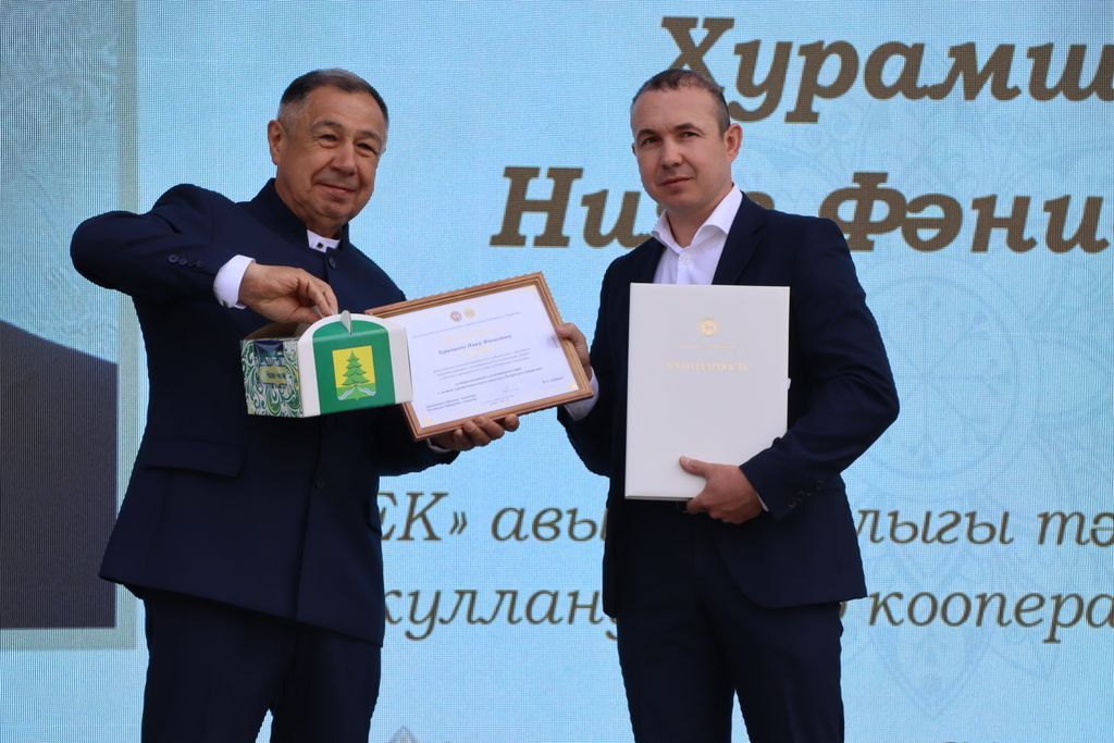 Республикабызның дәүләт һәм район  башлыгы  бүләкләренә лаек булучыларны, «Үз һөнәренең остасы» исеме  алучыларны хөрмәтләү  (фоторепортаж)