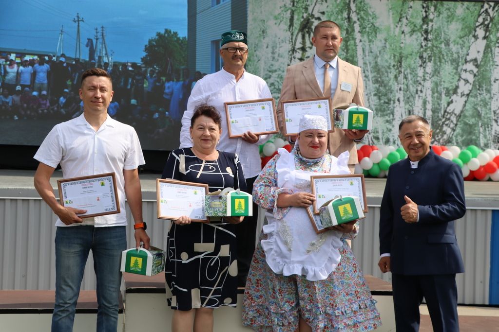 Республикабызның дәүләт һәм район  башлыгы  бүләкләренә лаек булучыларны, «Үз һөнәренең остасы» исеме  алучыларны хөрмәтләү  (фоторепортаж)