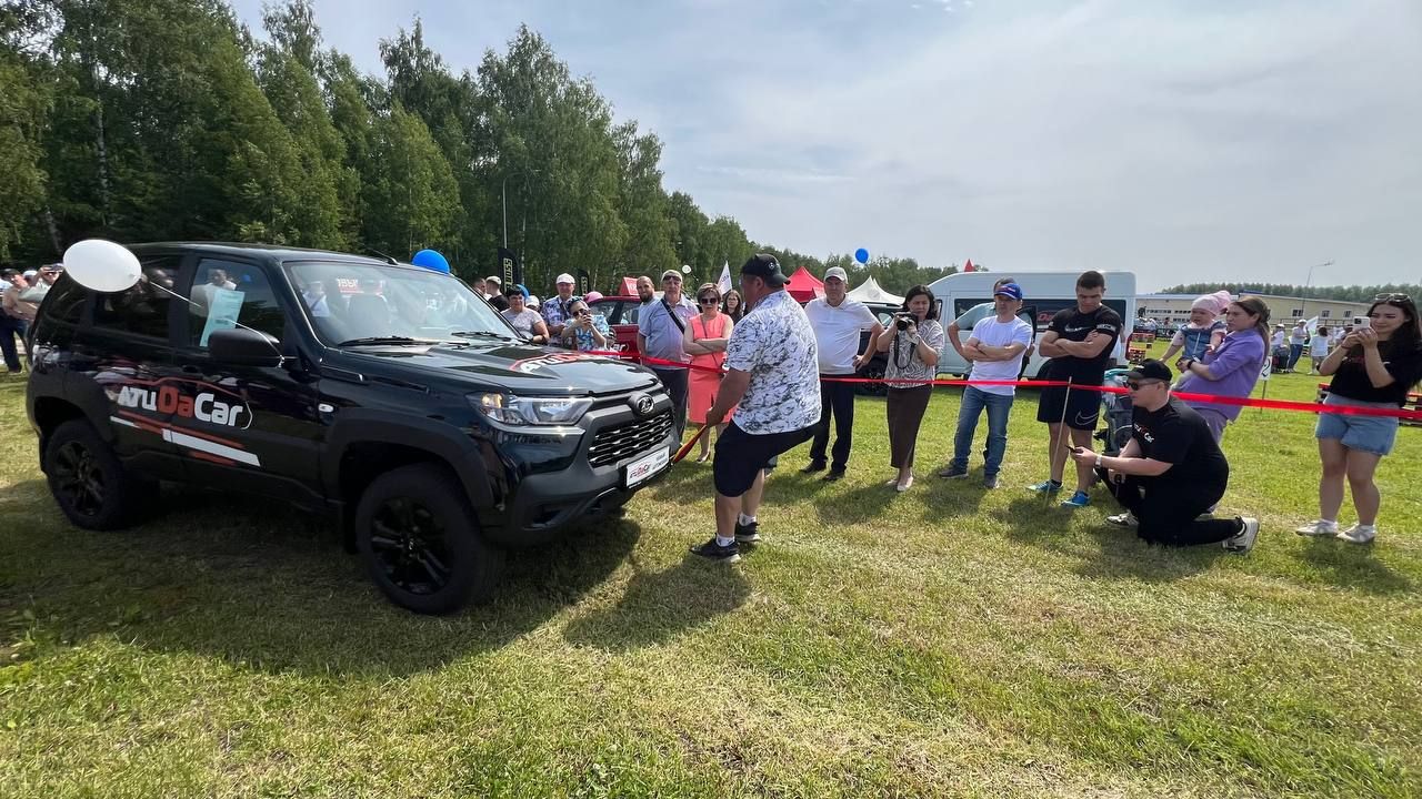 Саба Сабантуенда төп мәйданнан читтә төрле ярышлар үтте, балалар өчен аттракционнар, мастер-класслар эшләде