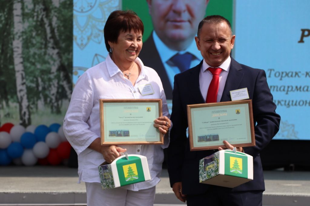 Республикабызның дәүләт һәм район  башлыгы  бүләкләренә лаек булучыларны, «Үз һөнәренең остасы» исеме  алучыларны хөрмәтләү  (фоторепортаж)