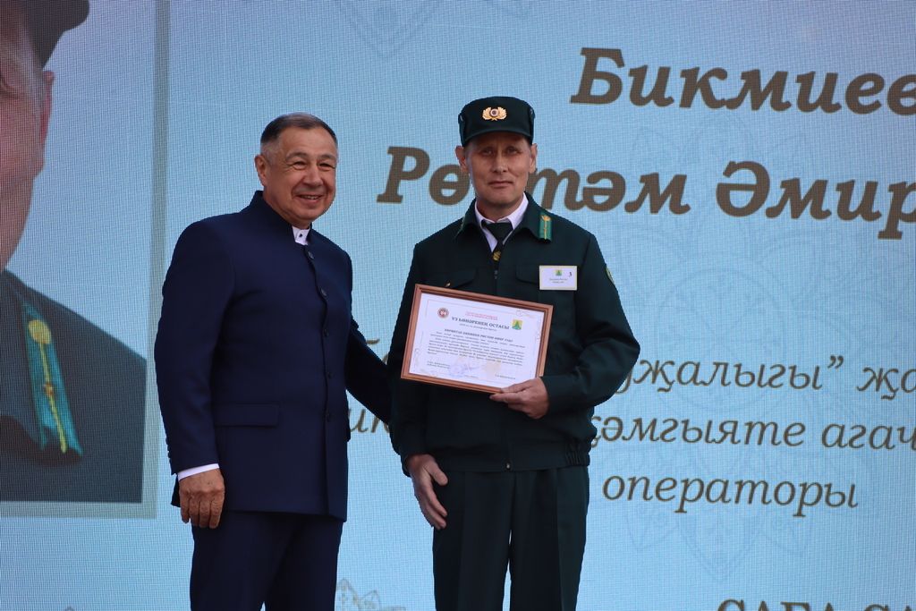 Республикабызның дәүләт һәм район  башлыгы  бүләкләренә лаек булучыларны, «Үз һөнәренең остасы» исеме  алучыларны хөрмәтләү  (фоторепортаж)