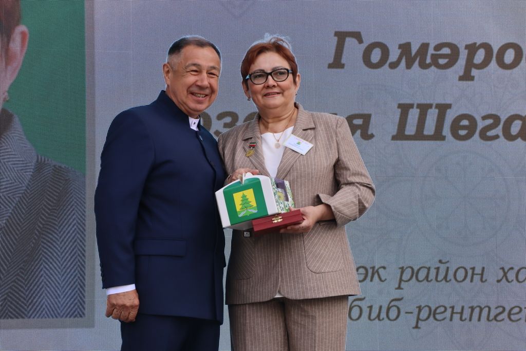Республикабызның дәүләт һәм район  башлыгы  бүләкләренә лаек булучыларны, «Үз һөнәренең остасы» исеме  алучыларны хөрмәтләү  (фоторепортаж)