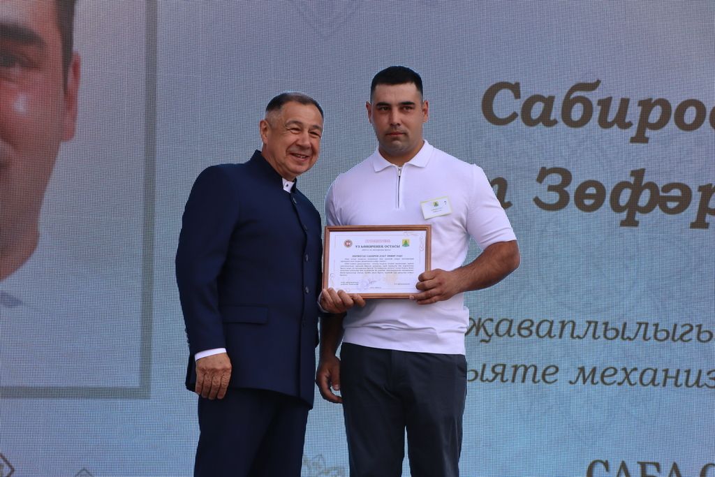 Республикабызның дәүләт һәм район  башлыгы  бүләкләренә лаек булучыларны, «Үз һөнәренең остасы» исеме  алучыларны хөрмәтләү  (фоторепортаж)