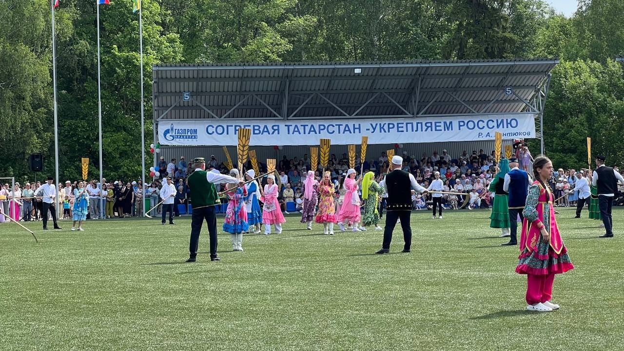 Саба Сабантуенда төп мәйданнан читтә төрле ярышлар үтте, балалар өчен аттракционнар, мастер-класслар эшләде