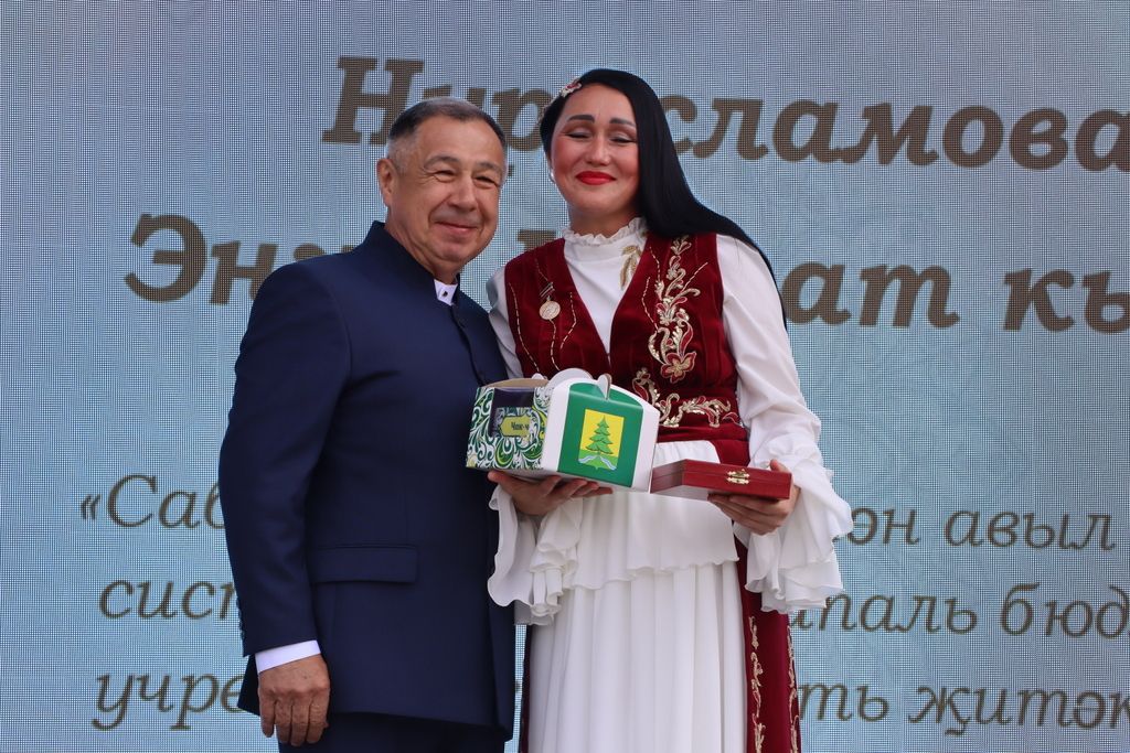 Республикабызның дәүләт һәм район  башлыгы  бүләкләренә лаек булучыларны, «Үз һөнәренең остасы» исеме  алучыларны хөрмәтләү  (фоторепортаж)
