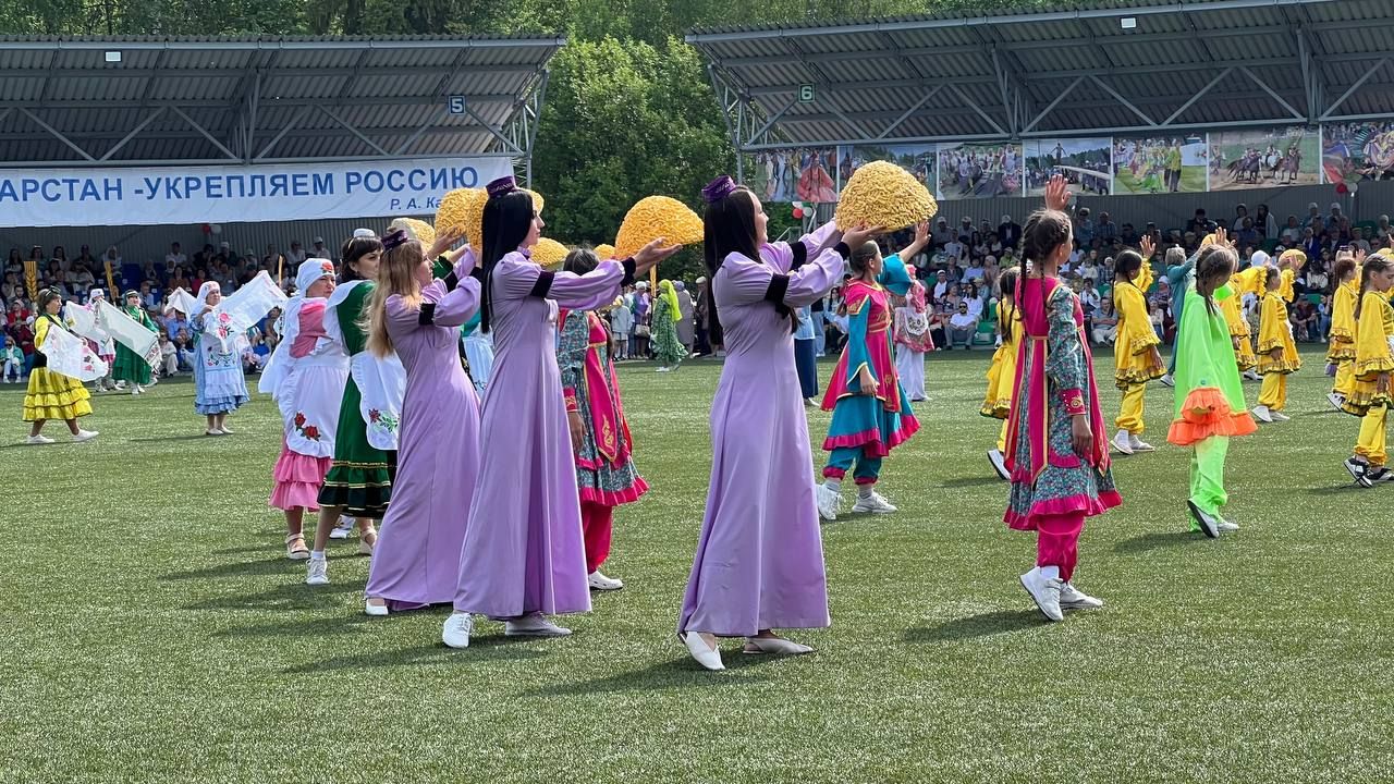 Саба Сабантуенда төп мәйданнан читтә төрле ярышлар үтте, балалар өчен аттракционнар, мастер-класслар эшләде