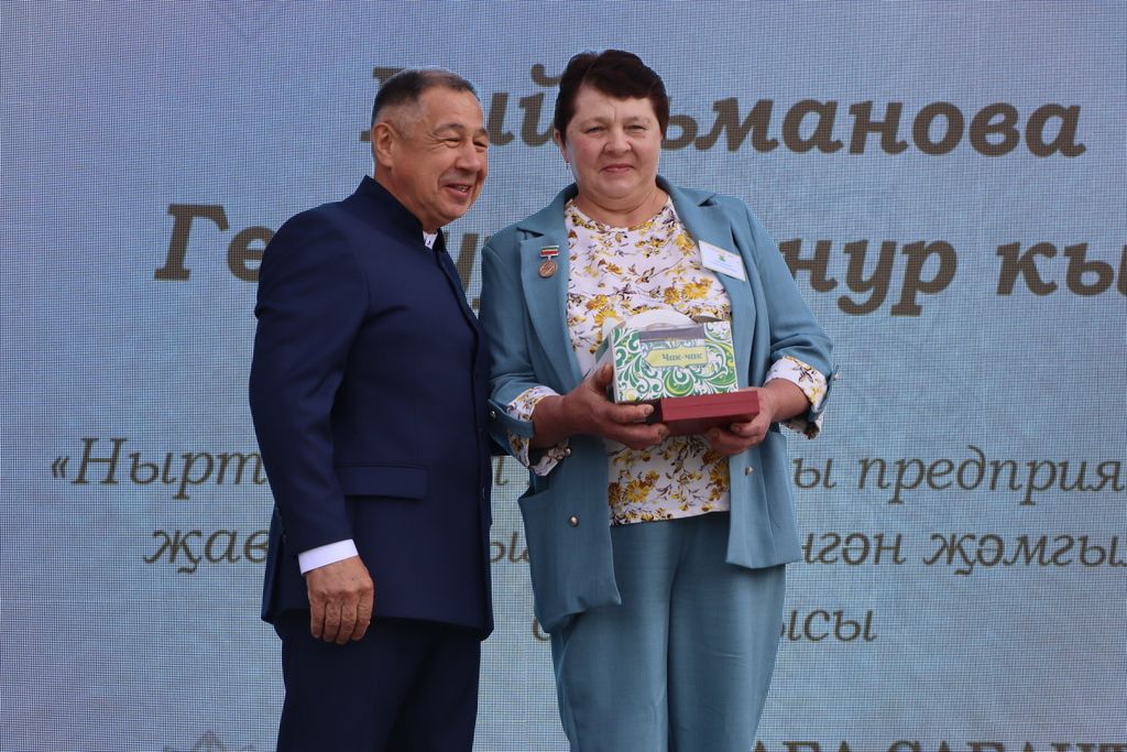 Республикабызның дәүләт һәм район  башлыгы  бүләкләренә лаек булучыларны, «Үз һөнәренең остасы» исеме  алучыларны хөрмәтләү  (фоторепортаж)