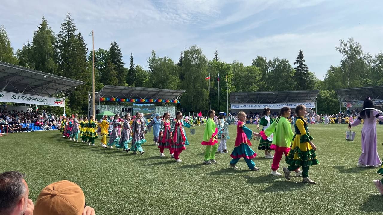 Саба Сабантуенда төп мәйданнан читтә төрле ярышлар үтте, балалар өчен аттракционнар, мастер-класслар эшләде