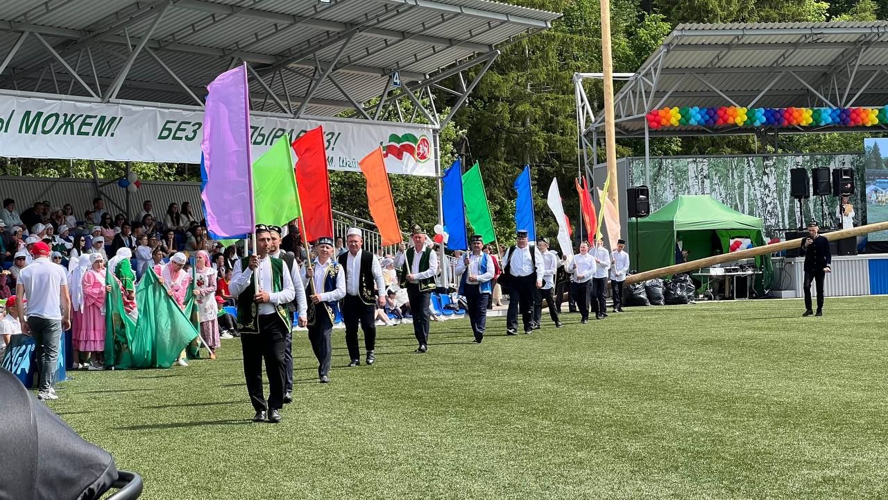 Саба Сабантуенда төп мәйданнан читтә төрле ярышлар үтте, балалар өчен аттракционнар, мастер-класслар эшләде