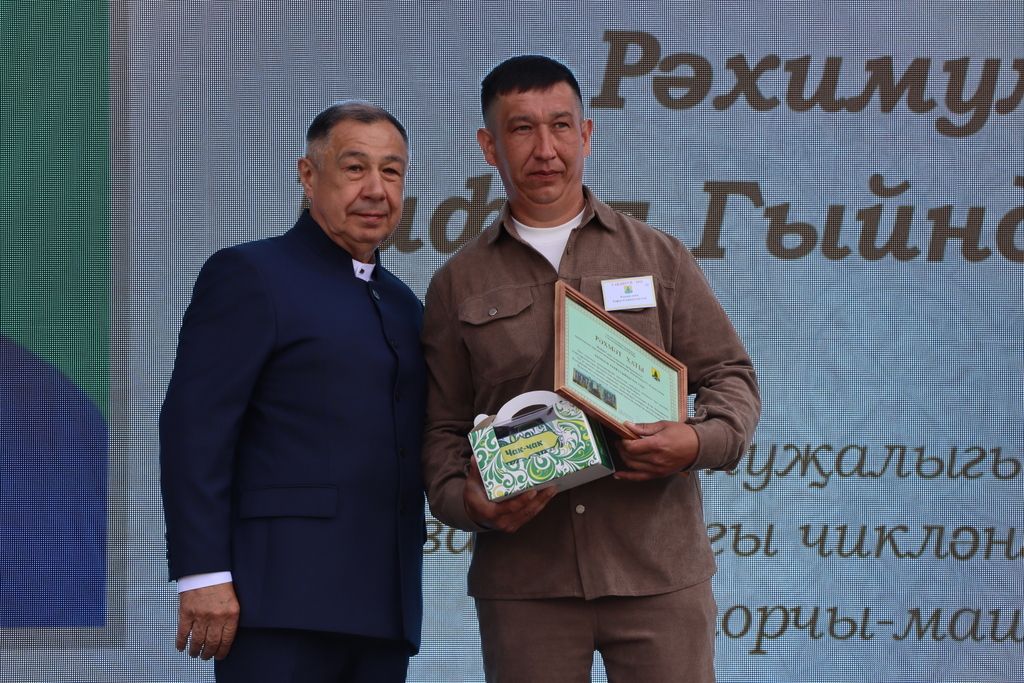 Республикабызның дәүләт һәм район  башлыгы  бүләкләренә лаек булучыларны, «Үз һөнәренең остасы» исеме  алучыларны хөрмәтләү  (фоторепортаж)