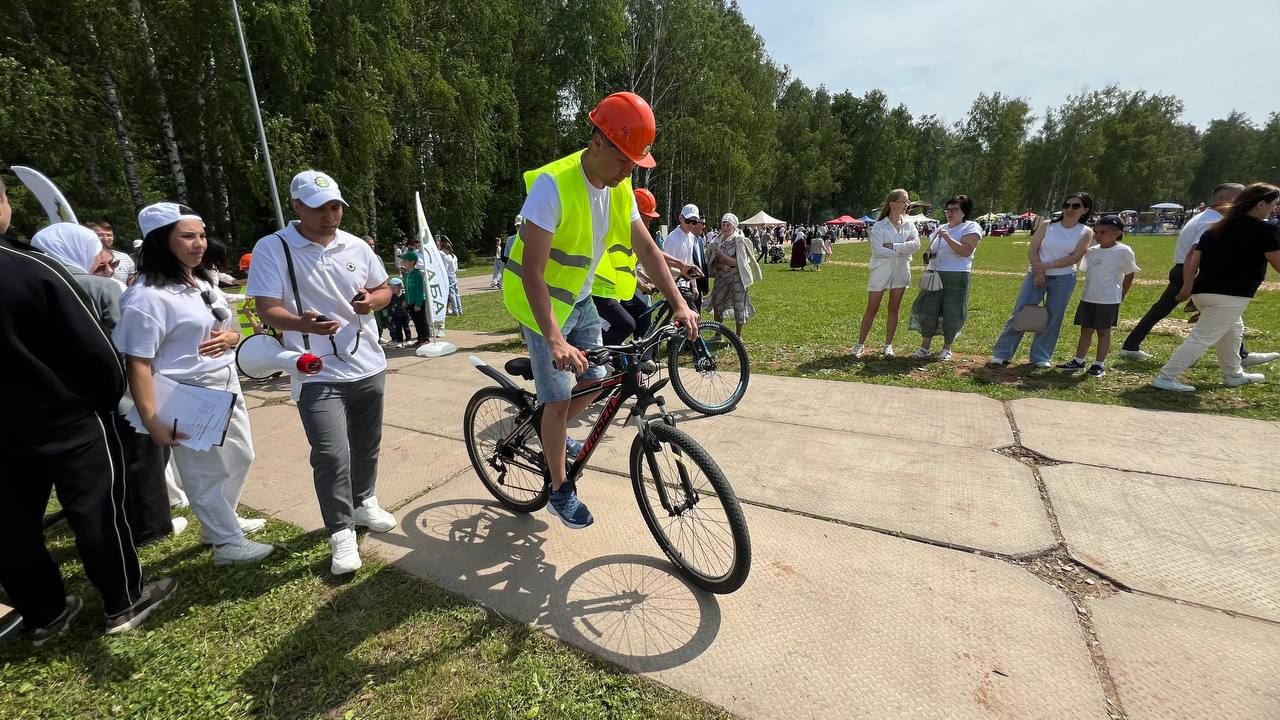 Саба Сабантуенда төп мәйданнан читтә төрле ярышлар үтте, балалар өчен аттракционнар, мастер-класслар эшләде