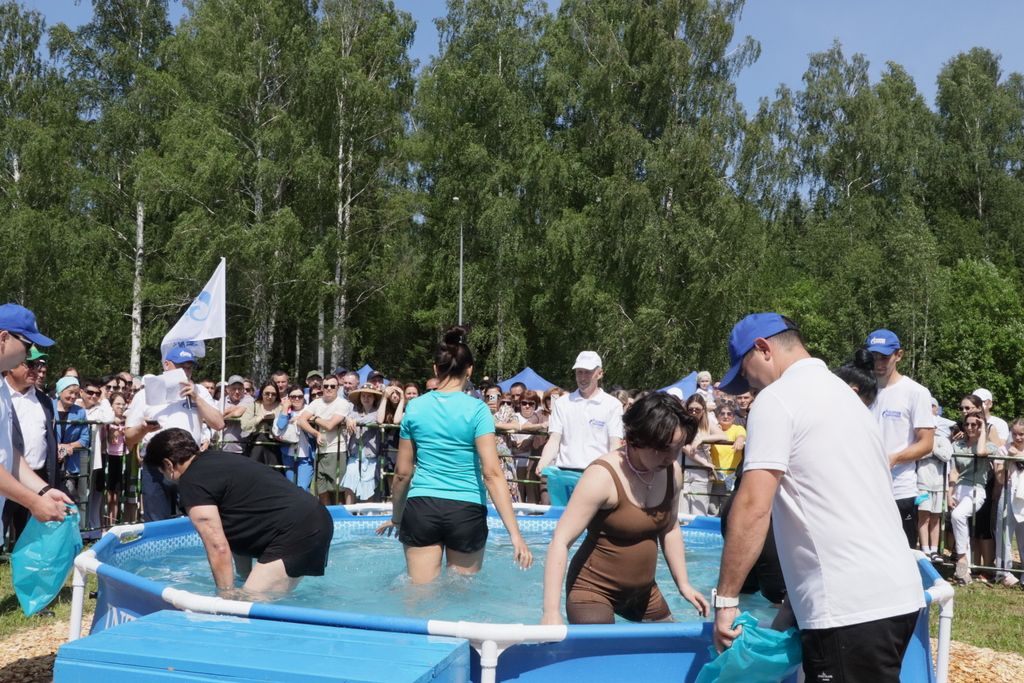 Күлдә балык  йөзәдер,  күп тотканнар җиңәдер