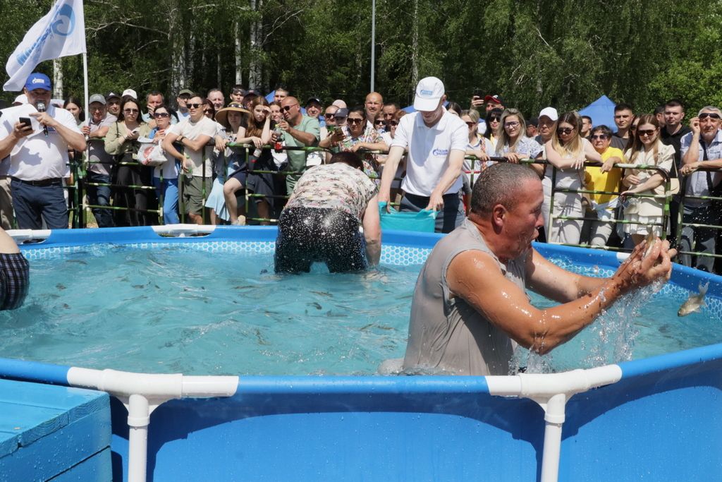 Күлдә балык  йөзәдер,  күп тотканнар җиңәдер