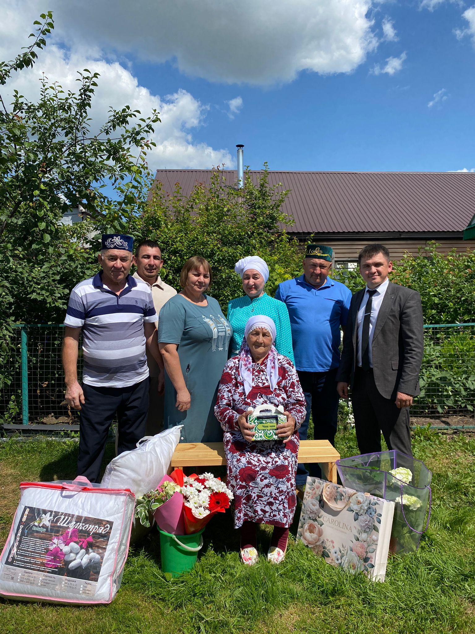 Эзмә авылында яшәүче Рафия Мәүлетованы 90 яшьлек юбилее белән котладылар